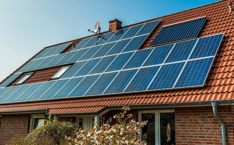 Los beneficios de la instalación de un panel solar son múltiples