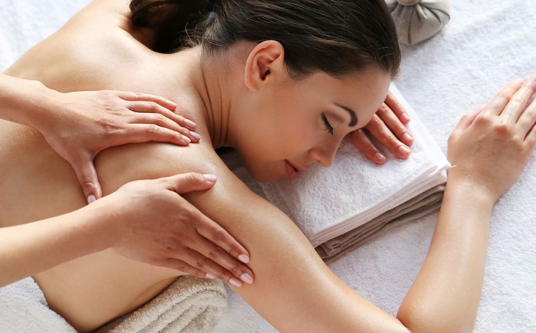 Descubre el placer del contacto con los masajes eróticos