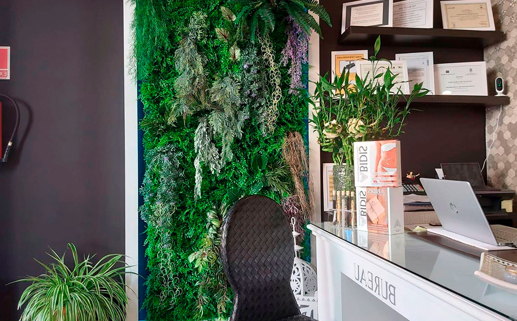 Transforma tu espacio con elegancia con jardines verticales artificiales