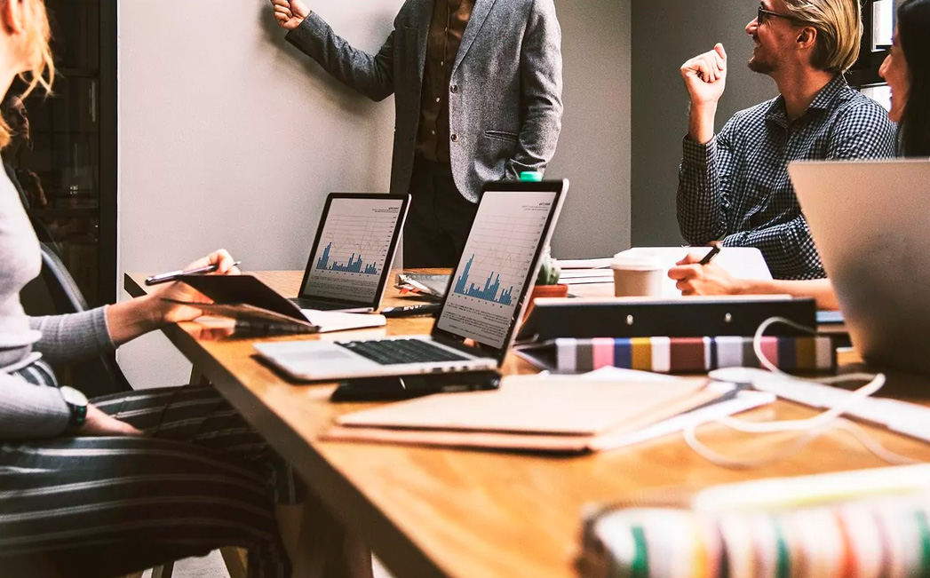 Qué tener en cuenta al elegir una gestoría para tu empresa